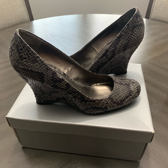 Worthington Shoes - Snakeskin wedges